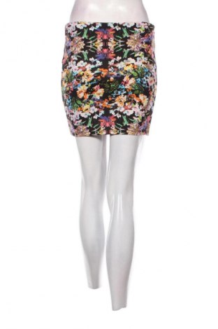 Sukně Bershka, Velikost M, Barva Vícebarevné, Cena  179,00 Kč