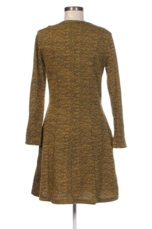 Рокля H&M, Размер M, Цвят Многоцветен, Цена 11,99 лв.