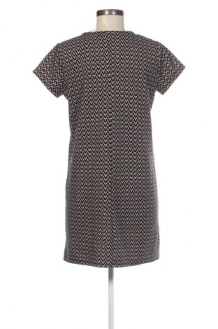 Šaty  Pull&Bear, Velikost L, Barva Vícebarevné, Cena  469,00 Kč