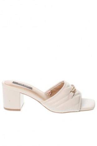 Чехли Nine West, Размер 39, Цвят Екрю, Цена 72,00 €