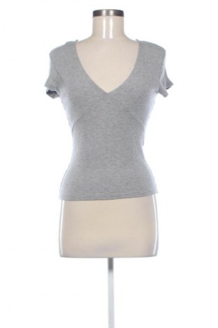 Bluză de femei Bershka, Mărime L, Culoare Gri, Preț 52,99 Lei