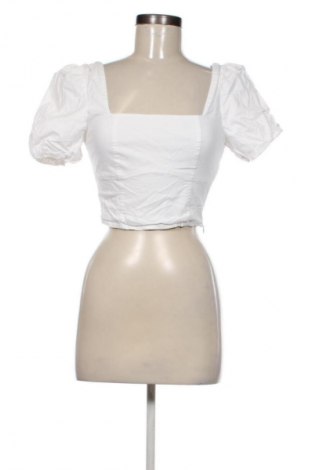 Дамска блуза Bershka, Размер M, Цвят Бял, Цена 5,11 €