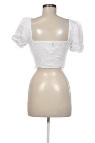Дамска блуза Bershka, Размер M, Цвят Бял, Цена 5,11 €