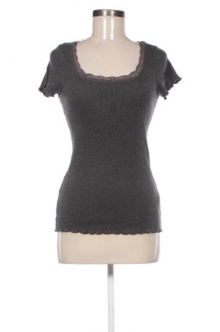 Дамска блуза Magasin, Размер S, Цвят Сив, Цена 21,00 €