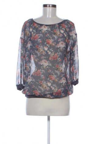 Дамска блуза Pull&Bear, Размер M, Цвят Многоцветен, Цена 18,46 €