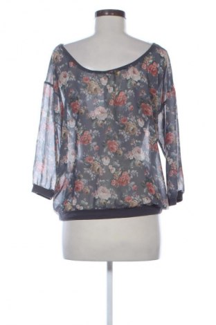 Дамска блуза Pull&Bear, Размер M, Цвят Многоцветен, Цена 18,46 €