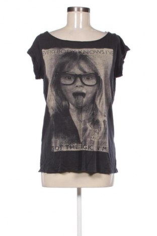 Дамска тениска Pull&Bear, Размер S, Цвят Многоцветен, Цена 8,69 €