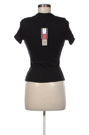 Dámské tričko Tommy Jeans, Velikost M, Barva Černá, Cena  1 029,00 Kč