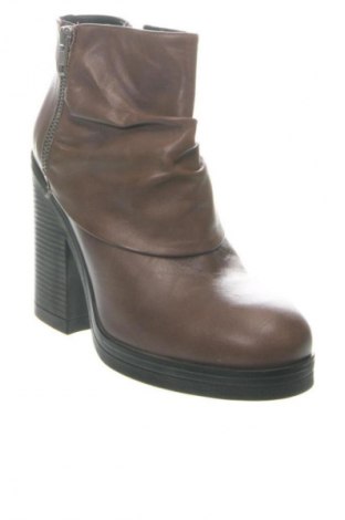 Дамски боти Alesya, Размер 38, Цвят Кафяв, Цена 135,49 €