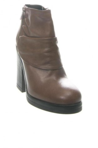 Дамски боти Alesya, Размер 37, Цвят Кафяв, Цена 135,49 €