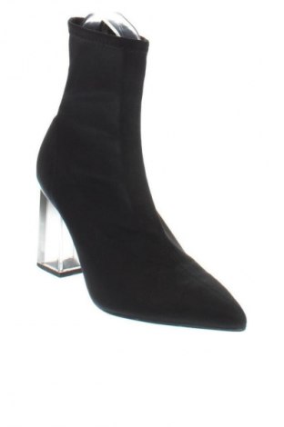 Γυναικεία μποτάκια Bershka, Μέγεθος 35, Χρώμα Μαύρο, Τιμή 32,23 €