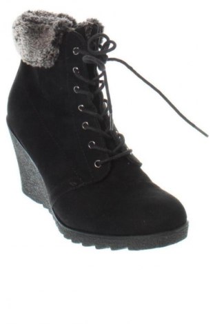Botine de damă Graceland, Mărime 39, Culoare Negru, Preț 168,00 Lei