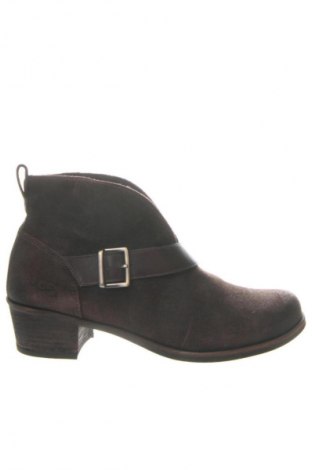 Damskie botki UGG Australia, Rozmiar 40, Kolor Brązowy, Cena 1 064,52 zł