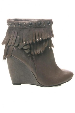 Дамски боти Unbranded, Размер 38, Цвят Бежов, Цена 39,37 €