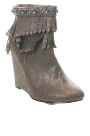 Дамски боти Unbranded, Размер 38, Цвят Бежов, Цена 39,37 €