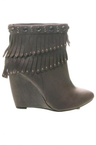 Дамски боти Unbranded, Размер 38, Цвят Бежов, Цена 39,37 €