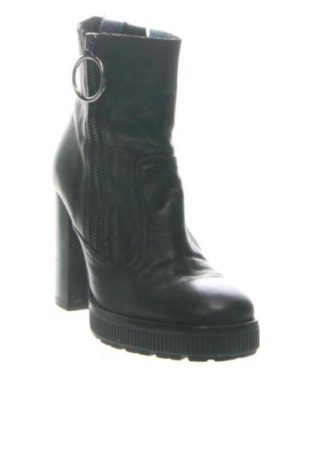 Damskie botki Zara, Rozmiar 36, Kolor Czarny, Cena 310,79 zł