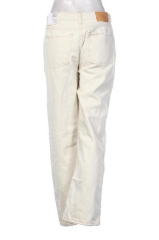 Дамски дънки BDG, Размер M, Цвят Екрю, Цена 38,85 €