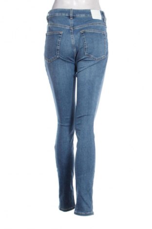 Дамски дънки BOSS, Размер M, Цвят Син, Цена 71,58 €