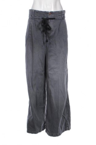 Дамски дънки Bershka, Размер XL, Цвят Сив, Цена 15,00 €