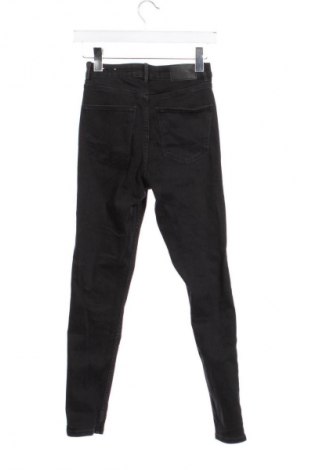 Дамски дънки Bershka, Размер XS, Цвят Черен, Цена 15,00 €