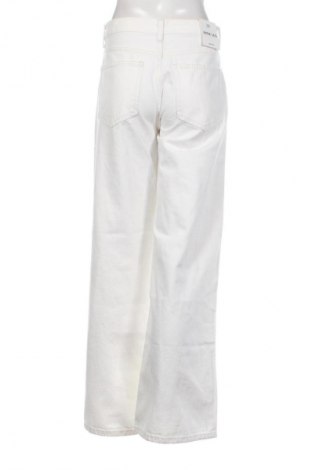 Дамски дънки Bershka, Размер M, Цвят Екрю, Цена 19,42 €