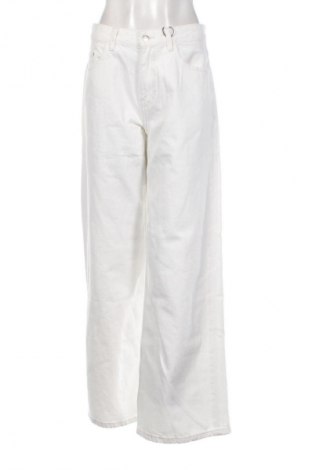 Дамски дънки Bershka, Размер M, Цвят Екрю, Цена 19,42 €