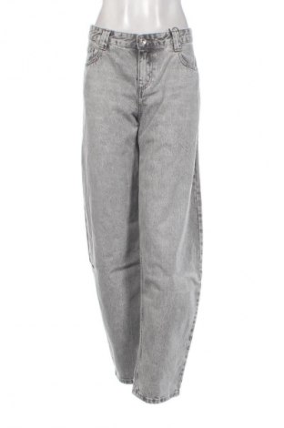 Дамски дънки Bershka, Размер XL, Цвят Сив, Цена 19,42 €
