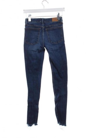 Damskie jeansy Bershka, Rozmiar S, Kolor Niebieski, Cena 79,15 zł