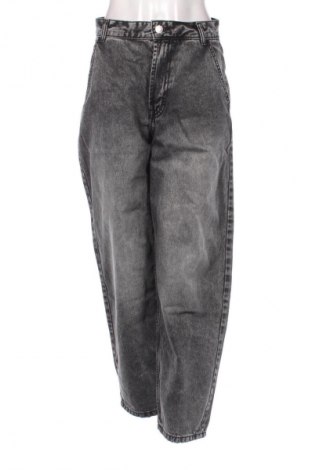 Damskie jeansy Bershka, Rozmiar S, Kolor Czarny, Cena 79,47 zł