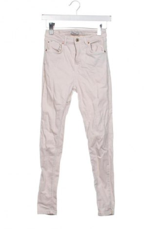 Дамски дънки Bershka, Размер S, Цвят Бежов, Цена 12,40 €