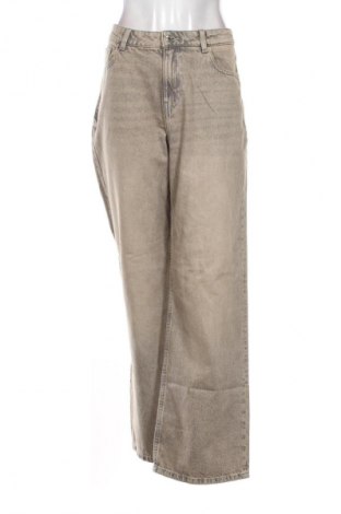 Дамски дънки Bershka, Размер L, Цвят Бежов, Цена 15,00 €