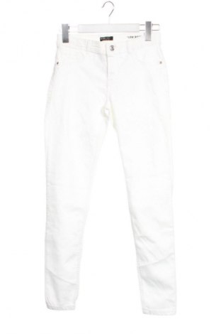 Damskie jeansy Bershka, Rozmiar S, Kolor Biały, Cena 29,99 zł