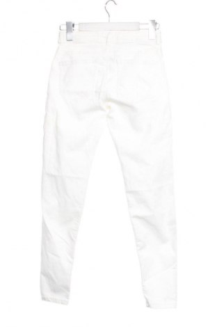 Damskie jeansy Bershka, Rozmiar S, Kolor Biały, Cena 29,99 zł