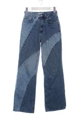 Γυναικείο Τζίν Bershka, Μέγεθος XS, Χρώμα Μπλέ, Τιμή 15,00 €