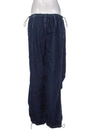 Дамски дънки Bershka, Размер L, Цвят Син, Цена 27,68 €