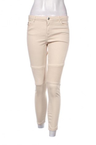 Дамски дънки Bershka, Размер S, Цвят Бежов, Цена 15,00 €