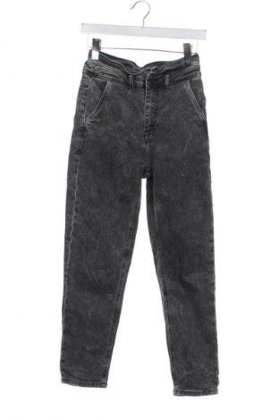 Дамски дънки Cropp, Размер XS, Цвят Сив, Цена 21,00 €