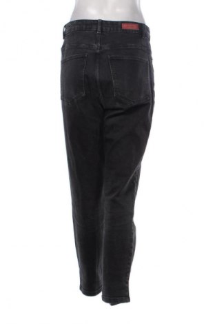 Damskie jeansy House, Rozmiar M, Kolor Szary, Cena 80,38 zł