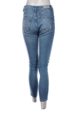 Damskie jeansy Pull&Bear, Rozmiar S, Kolor Niebieski, Cena 78,99 zł