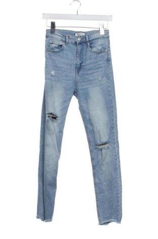 Damskie jeansy Pull&Bear, Rozmiar M, Kolor Niebieski, Cena 109,47 zł