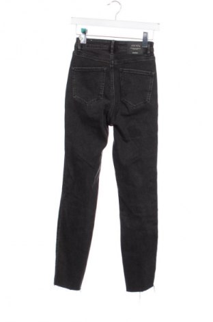 Női farmernadrág Stradivarius, Méret XS, Szín Fekete, Ár 7 499 Ft