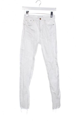 Női farmernadrág Stradivarius, Méret S, Szín Fehér, Ár 6 198 Ft