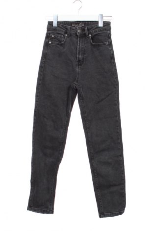 Damskie jeansy Stradivarius, Rozmiar XXS, Kolor Szary, Cena 39,99 zł