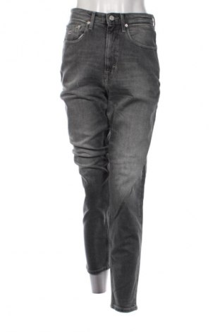 Dámske džínsy  Tommy Jeans, Veľkosť S, Farba Sivá, Cena  107,95 €