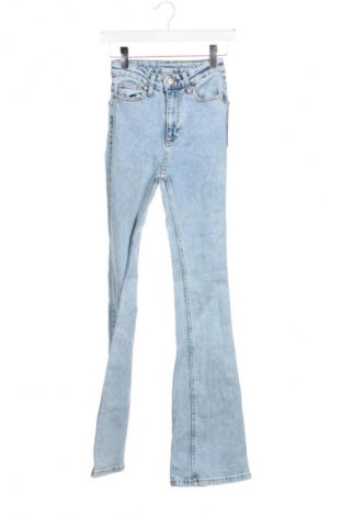 Damskie jeansy Trendyol, Rozmiar XXS, Kolor Niebieski, Cena 112,53 zł