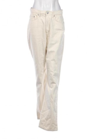 Дамски дънки Weekday, Размер M, Цвят Екрю, Цена 48,06 €