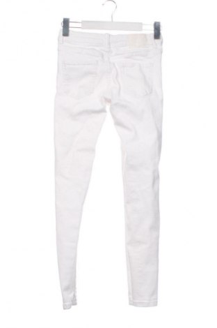 Дамски дънки Zara, Размер S, Цвят Бял, Цена 16,08 €