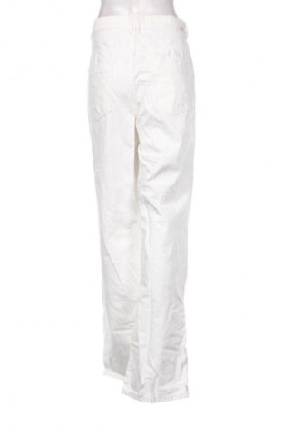 Дамски дънки Zara, Размер L, Цвят Екрю, Цена 13,29 €