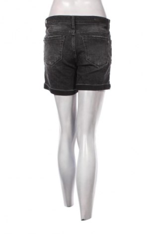 Női rövidnadrág C.O.J., Méret M, Szín Fekete, Ár 3 179 Ft